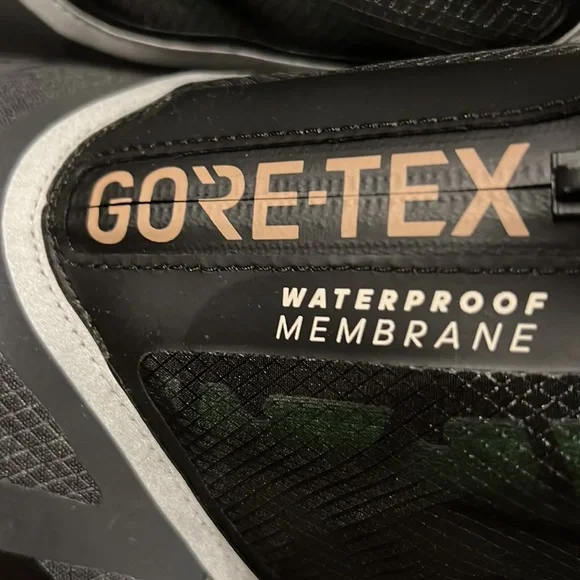 Adidas Gore-Tex Waterproof Membrane Ultraboost Shoe Men sz 10 black and green - Picture 2 of 7